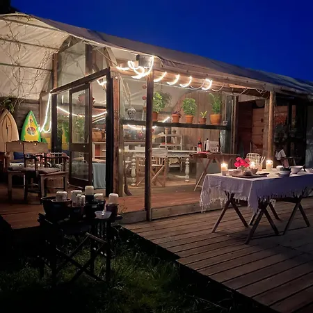 Lodge Surf Camp *